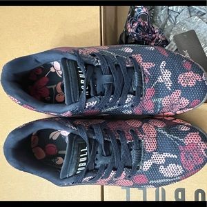 gently use but for some reason it rip off a little piece but still can be use 💙